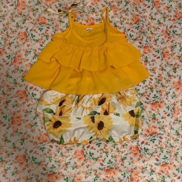 Sunflower Ruffle Crop and Ruffle Diaper Short - Picture 2 of 4